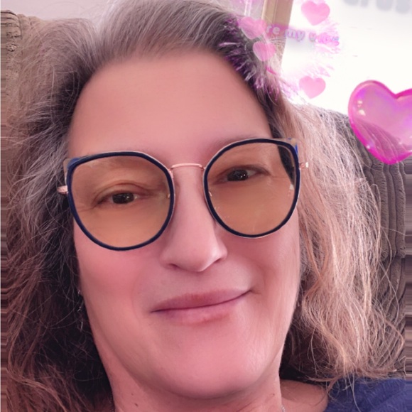 Meet your Posher, Lisa - Picture 2 of 2